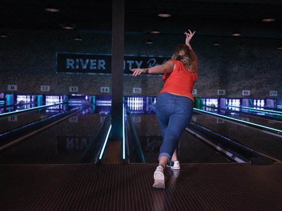 Bowling-QubicaAMF-CAPPING-LIGHTS-Consistent-Light-Intensity-tile.jpg