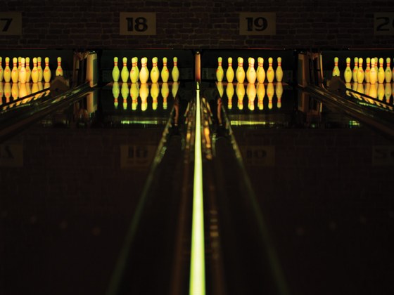 Bowling-QubicaAMF-CAPPING-LIGHTS-Smooth-Laser-Beam-of-Color-tile.jpg