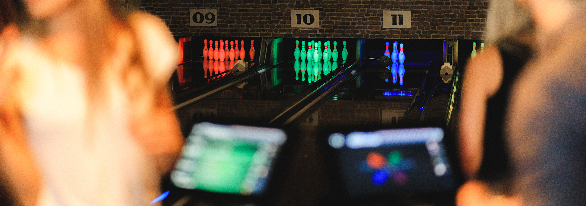 Bowling-QubicaAMF-CenterPunch-Deck-Lighting-Deck-Lighting-IMPACTFUL-EXPERIENCE-banner.jpg