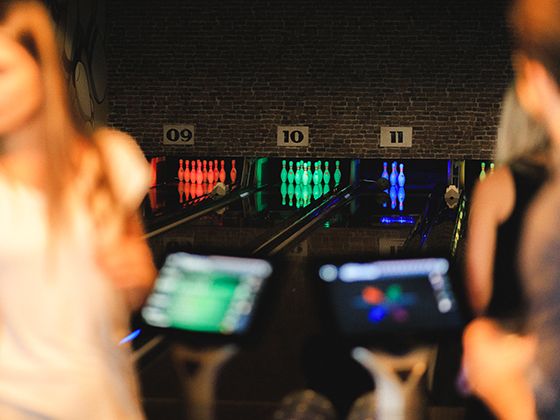 Bowling-QubicaAMF-CenterPunch-Deck-Lighting-IMPACTFUL-EXPERIENCE-tile.jpg