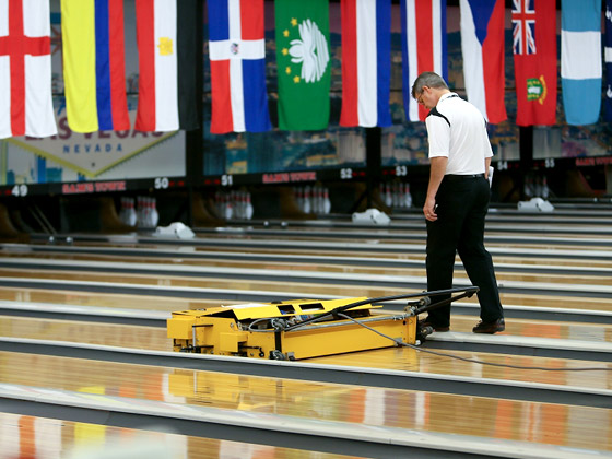 QubicaAMF-bowling-lane-machine-summit-feature.jpg