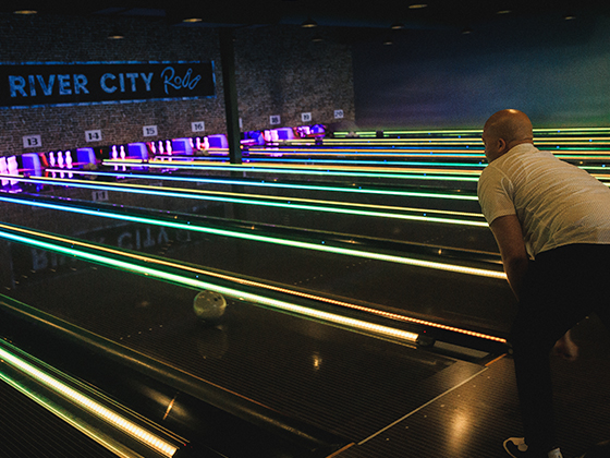 Bowling-QubicaAMF-hyper-bowling-Wow-Visual-Experience-tile.jpg