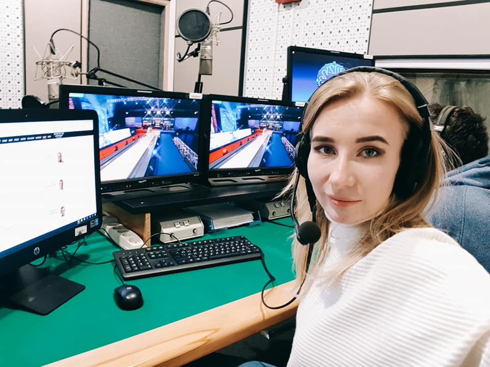 2020_10_22 Ксения Апанякина, стаффер QubicaAMF Russia & CIS - комментатор прямого эфира турнира Weber Cup 2020.jpg