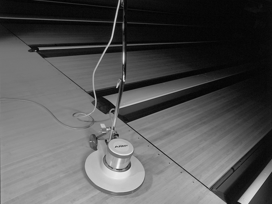 Bowling-QubicaAMF-lane-care-approch-maintenance.jpg