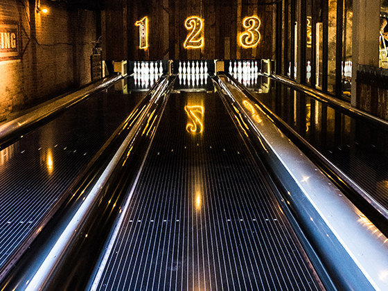 Bowling-QubicaAMF-lanes-spl-boutique-Unique-Color-Options-black_foto.jpg