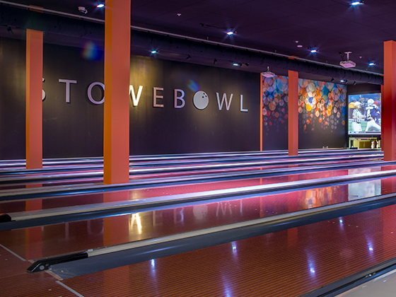 Bowling-QubicaAMF-lanes-spl-boutique-Unique-Color-Options-cherry_foto.jpg