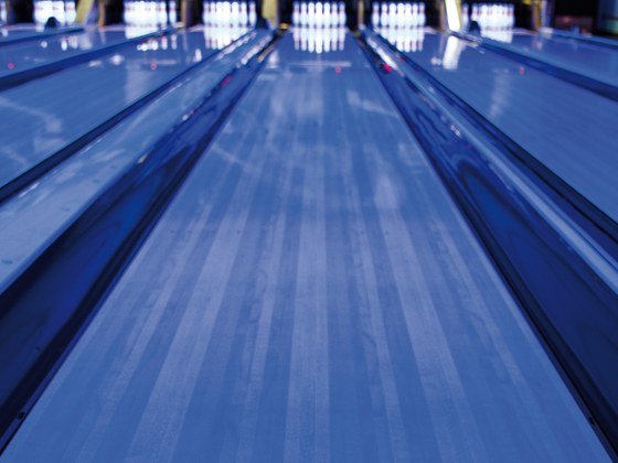 QubicaAMFBowling-QubicaAMF-lanes-spl-Select-full-surface-glow.jpg