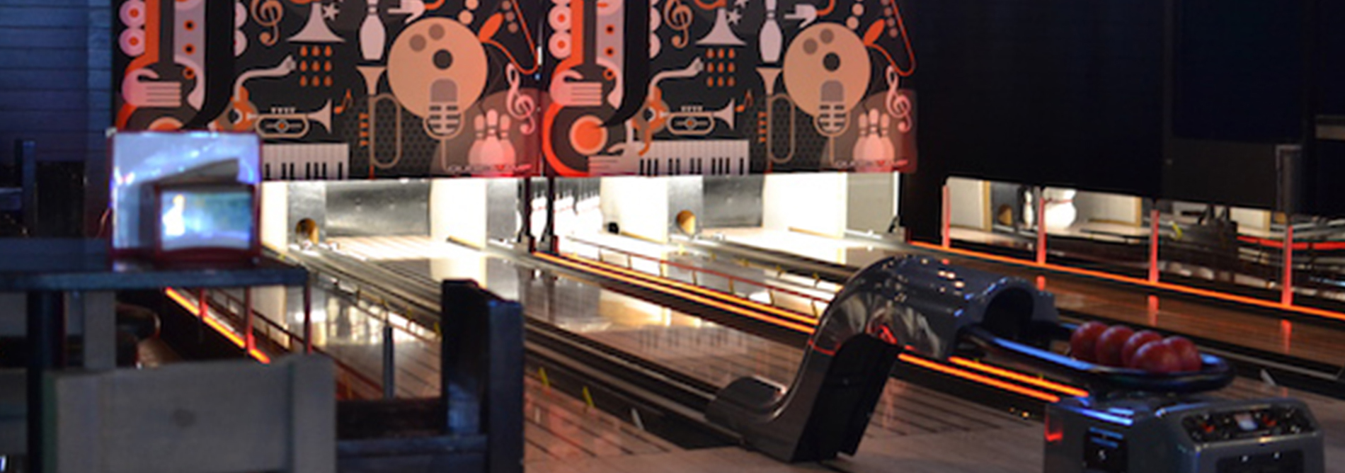 QUBICAAMF-bowling-Highway-66-Woodlands-Backyard-banner.jpg