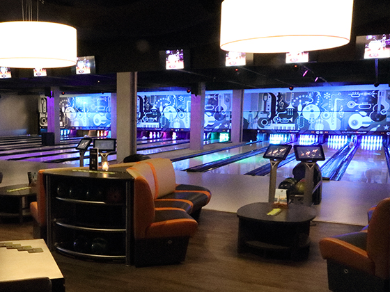 photobook-BALLYS-BAR-GRILL-AND-BOWLING-tale.jpg
